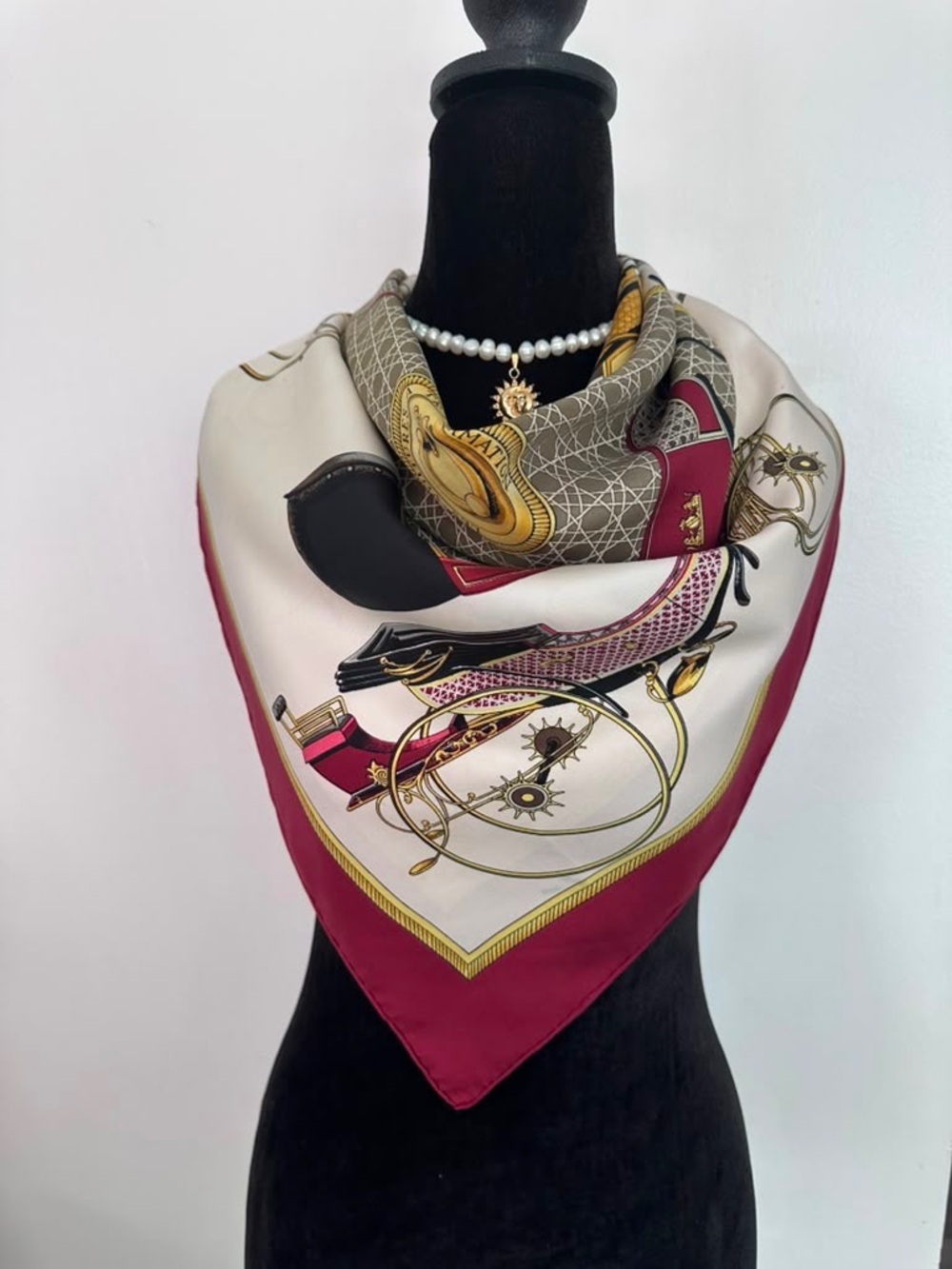 Hermes Silk Scarf Carré 90 Red White Hand Rolled Made in France - Picture 1 of 9